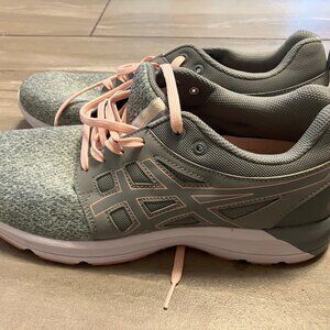 Gently Used Womens Asics Size 11.5